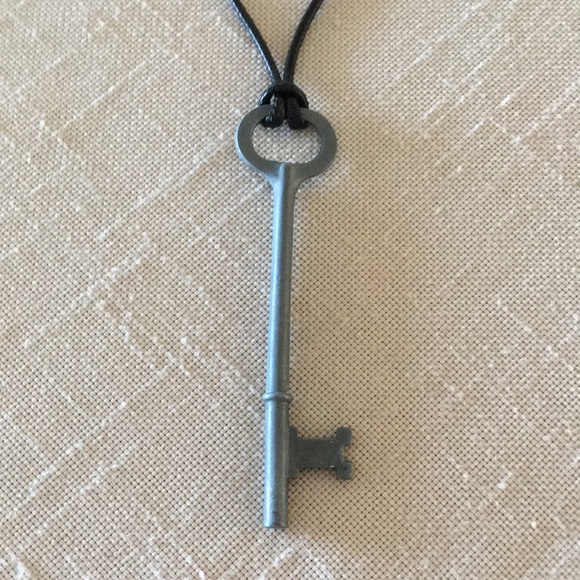 HAND CRAFTED Vintage Skeleton Key Necklace - Picture 2 of 5